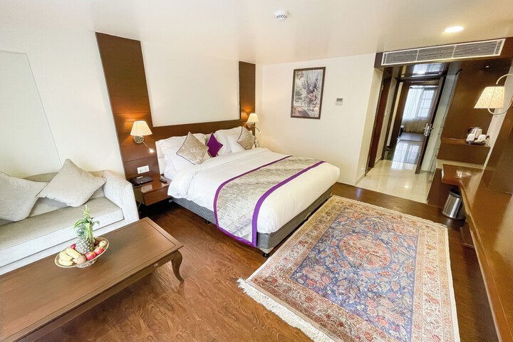 Room 10 of 48