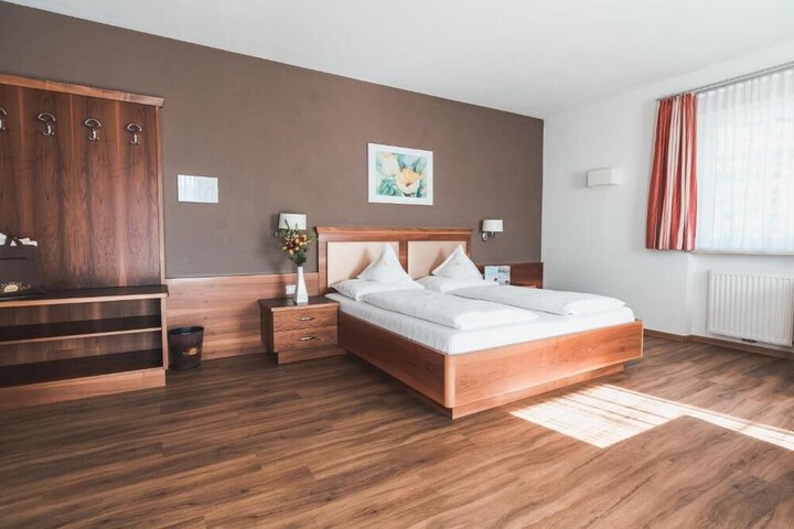 Room 2 of 61