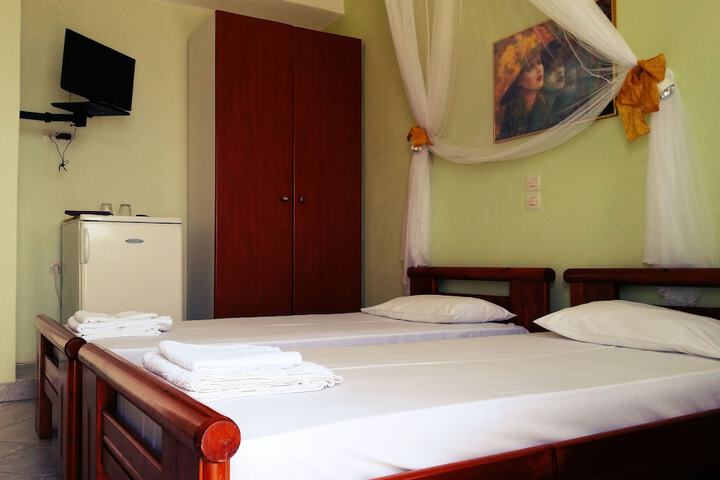 Room 5 of 25