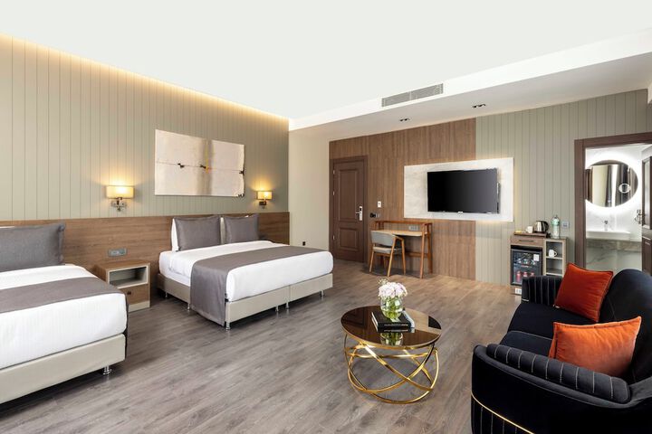 Room 6 of 63