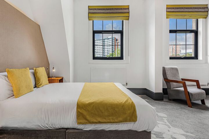 Room 73 of 106