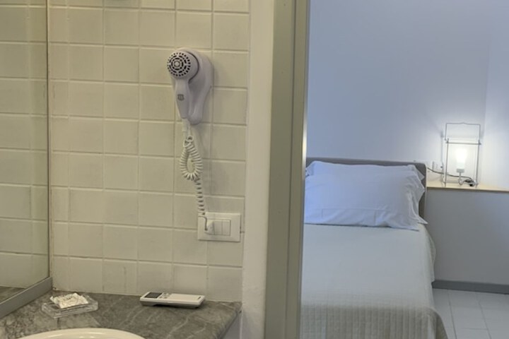 Room 73 of 99