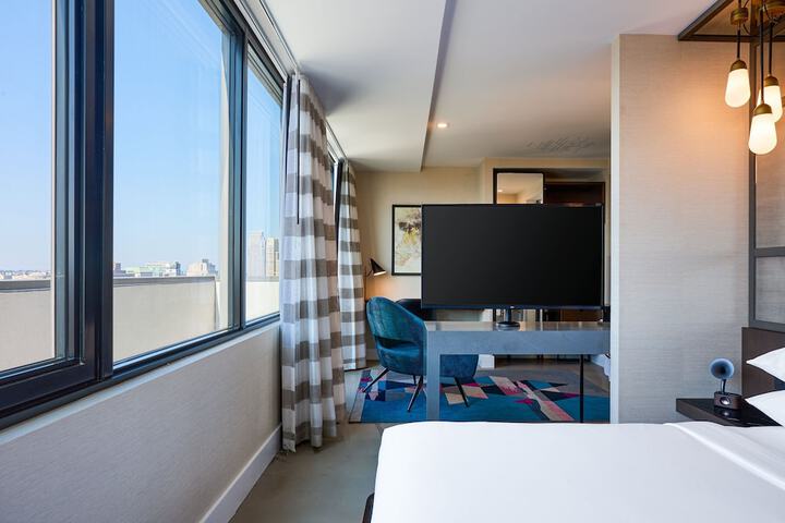 Room 11 of 42