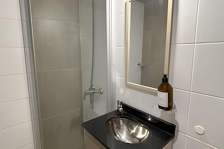 Room 10 of 25