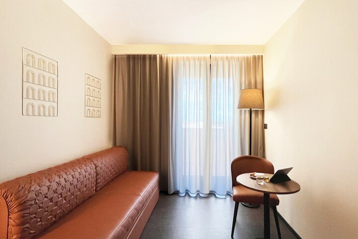 Room 70 of 128