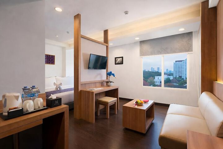 Room 6 of 33