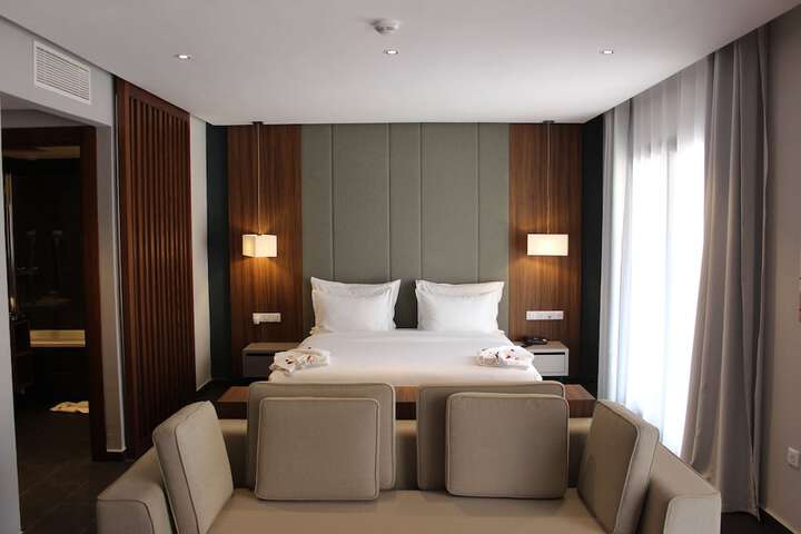 Room 8 of 19