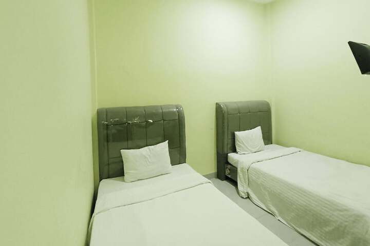 Room 11 of 12