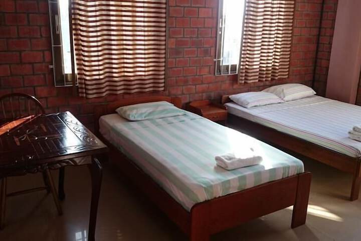 Room 7 of 18