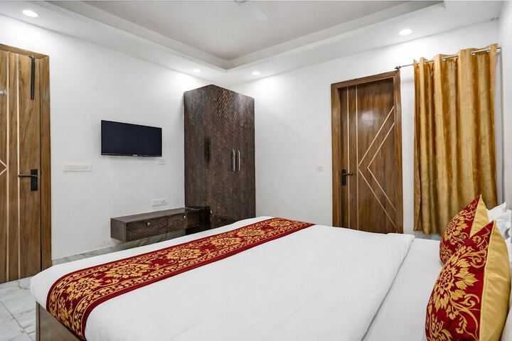 Room 10 of 27