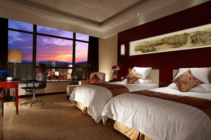 Room 8 of 40
