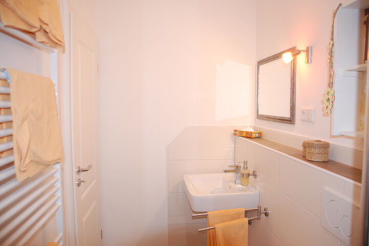 Room 34 of 185