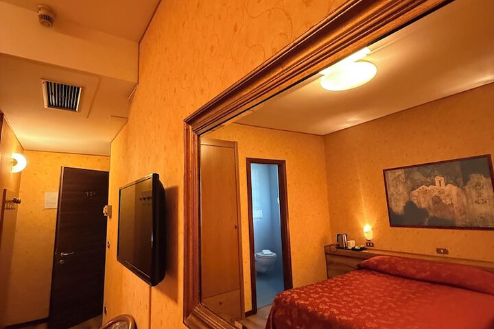 Room 18 of 57