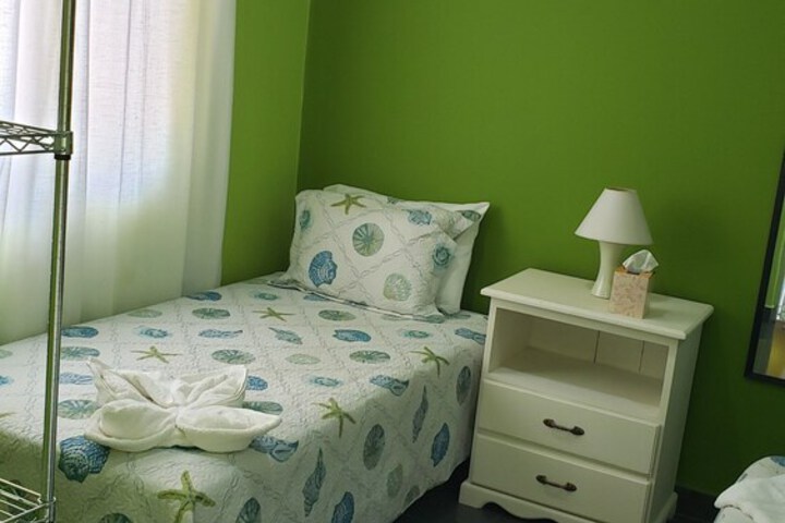 Room 5 of 125