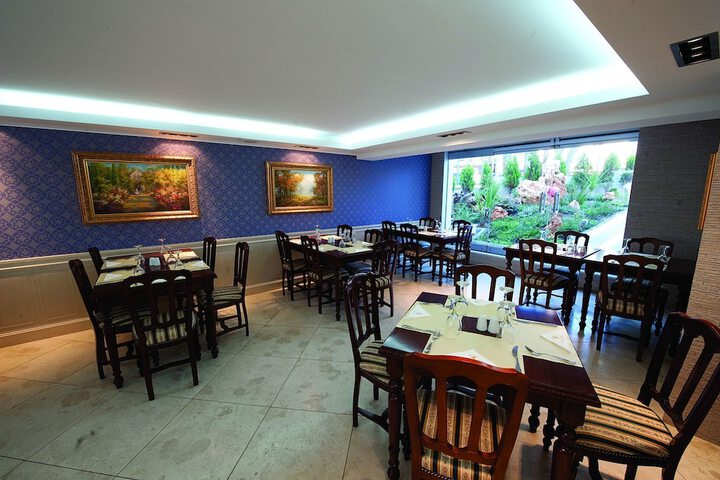 Dining 67 of 90