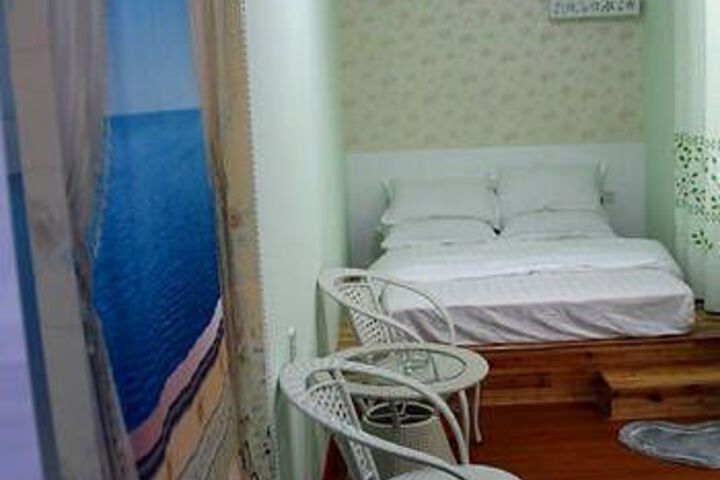 Room 11 of 19