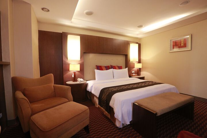 Room 13 of 33