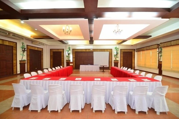 Business Center 18 of 23