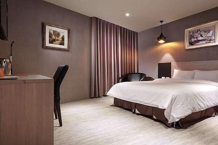 Room 11 of 38