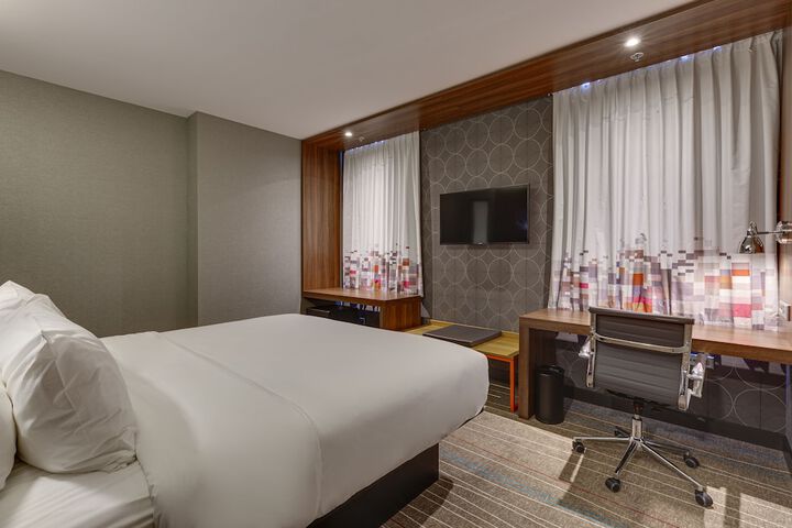 Room 10 of 74