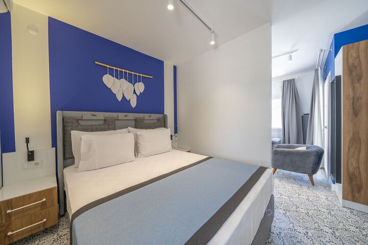 Room 3 of 68