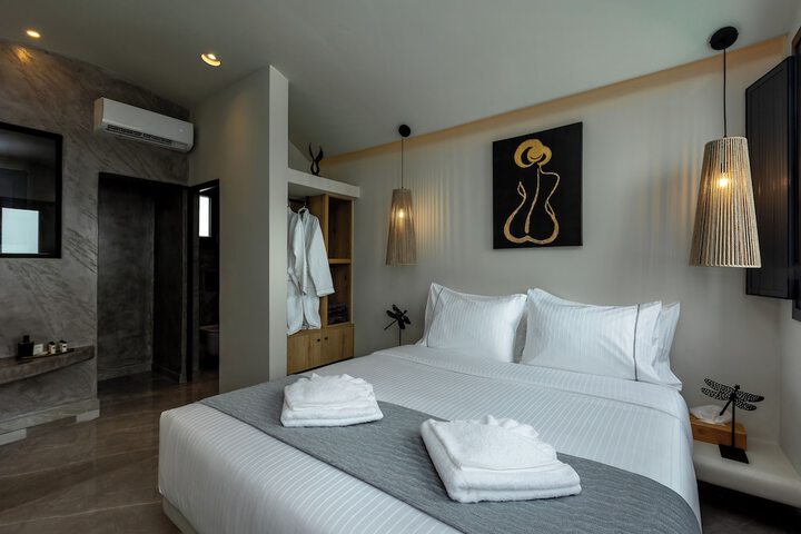 Room 14 of 99