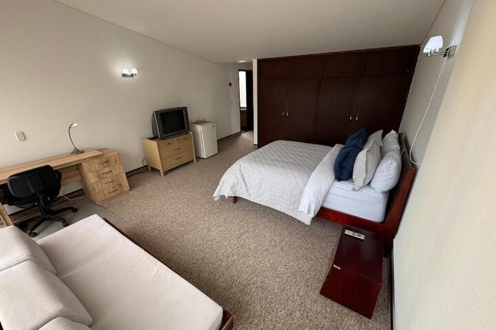 Room 6 of 30