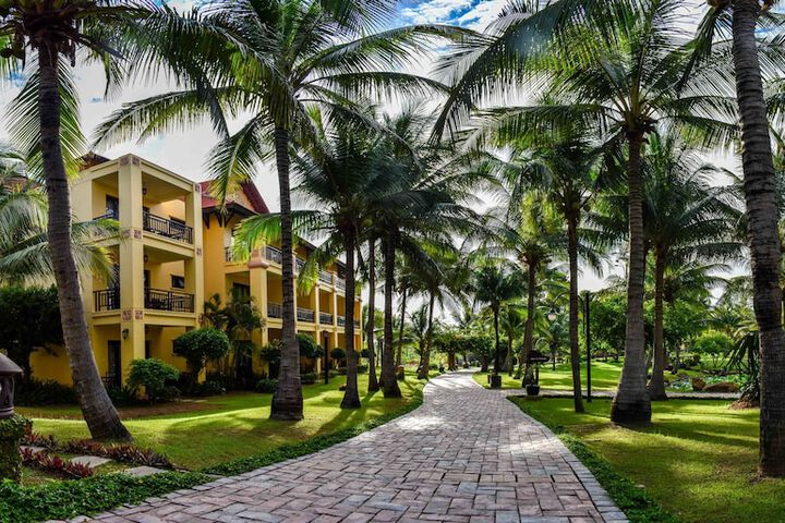 Hotel Exterior 120 of 138