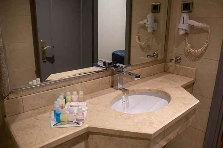 Room 10 of 20