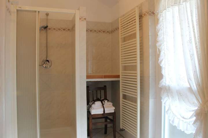 Room 27 of 38