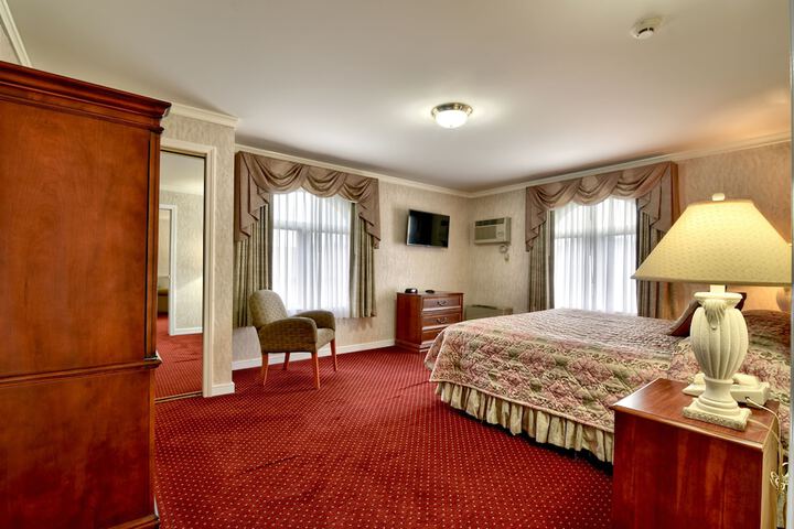 1 King Bed Court Side View (33 of 43)