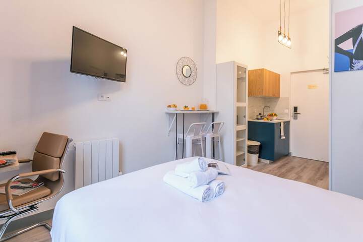 Room 3 of 90