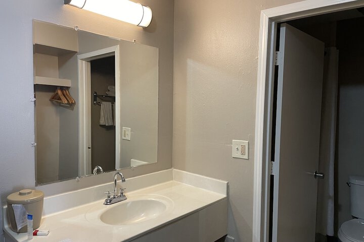 Room 15 of 19