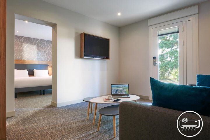 Room 12 of 80