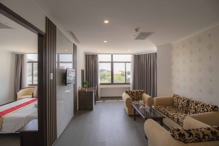 Room 8 of 42