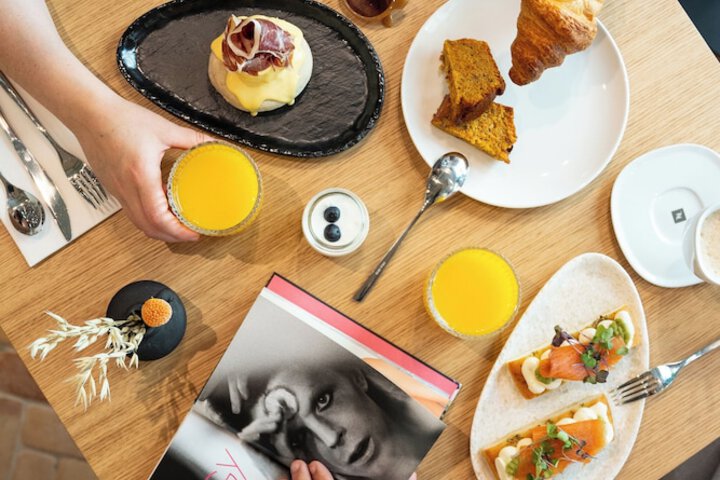 Breakfast/Coffee Service 86 of 109