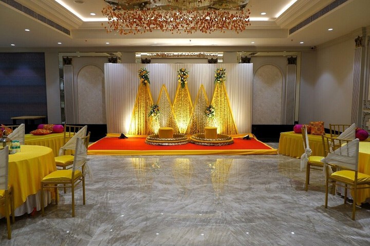 Ballroom/Hall 99 of 117