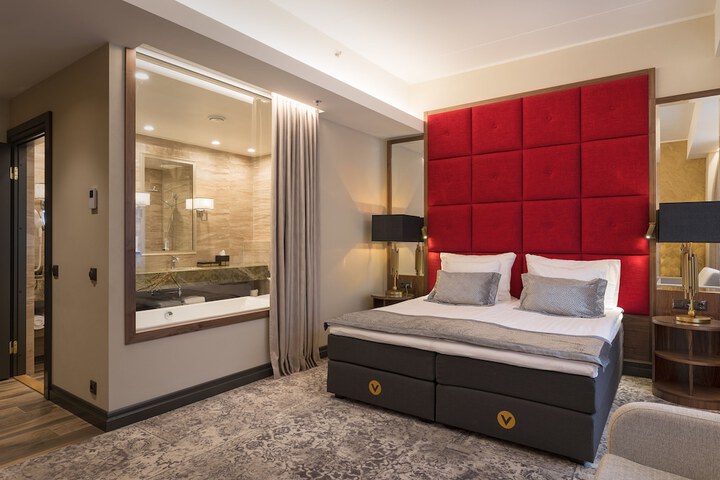 Room 6 of 78