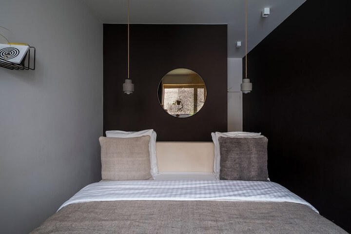 Room 3 of 48