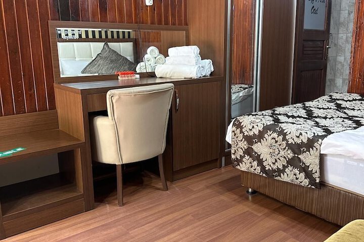 Room 5 of 10