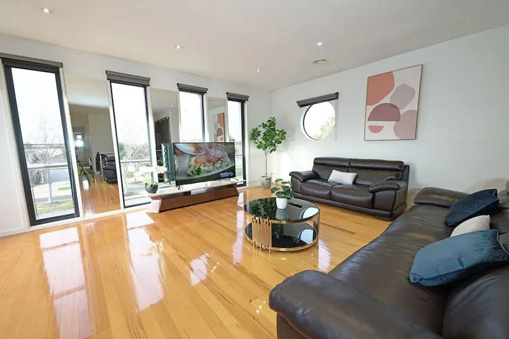 Room 4 of 6