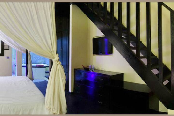 Room 6 of 36