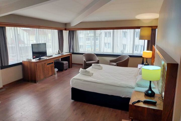 Room 4 of 49
