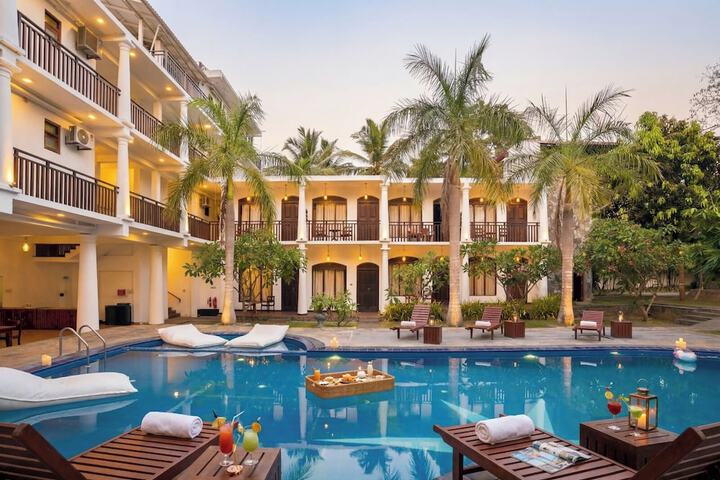 Pools & Facilities
