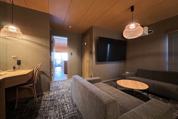 Room 8 of 74
