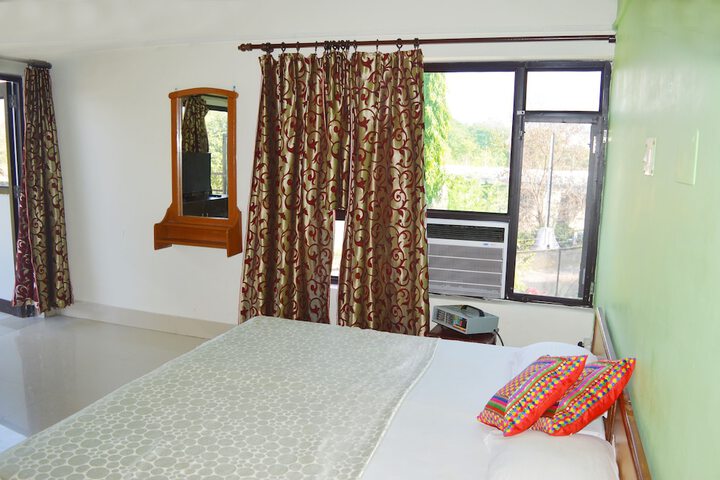 Room 3 of 13