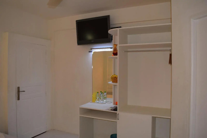 Room 3 of 21