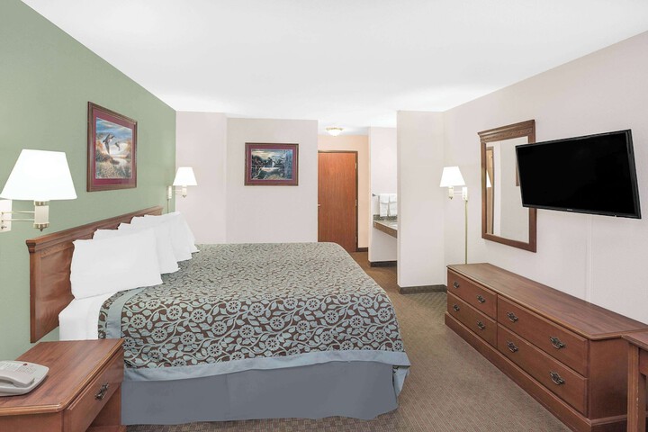 1 King Bed (10 of 12)