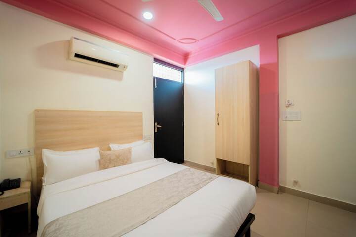 Room 13 of 25