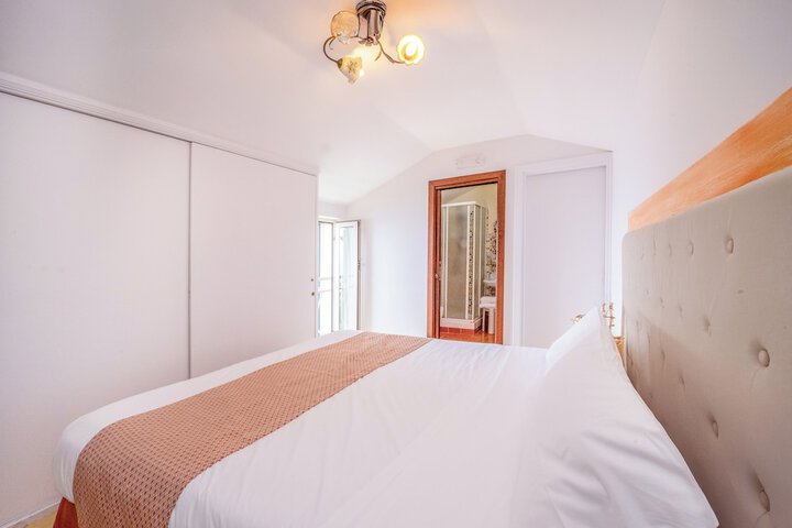 Room 9 of 71